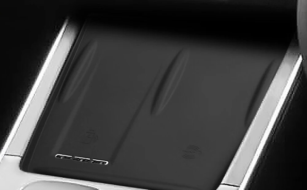 Omoda 5 (C5) Petrol Wireless Charging Tray Silicone Mat view 2