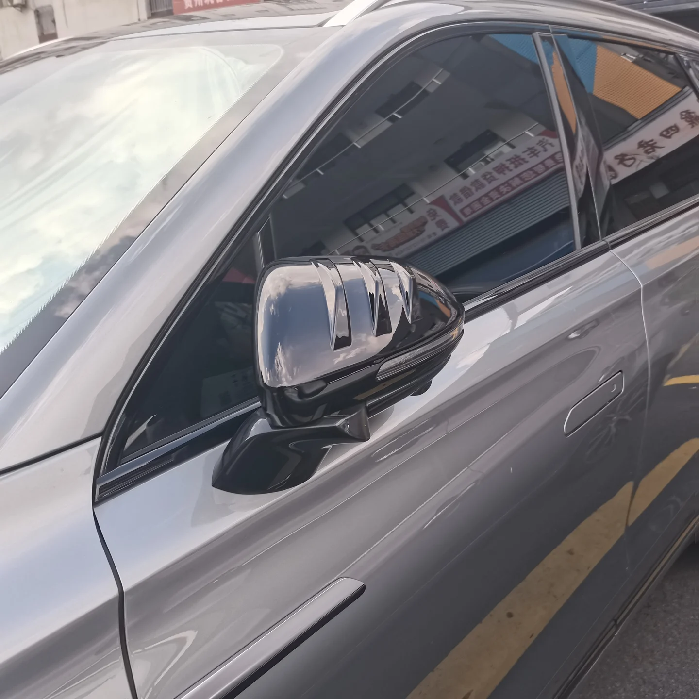 Omoda 9 PHEV Carbon-Style Mirror Covers view 5