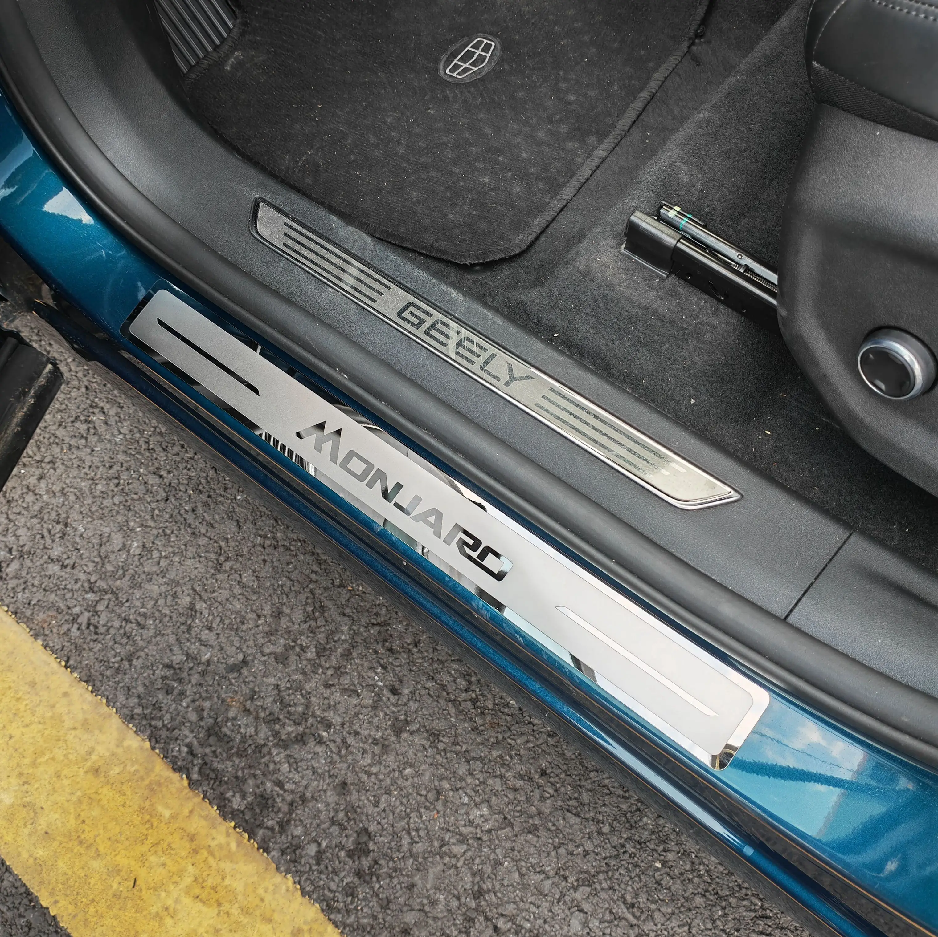 Geely Monjaro Stainless Steel Door Sill Scuff Plates - Anti-Kick Trim